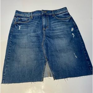Women’s Loft denim skirt. Size 8. Length 20.5” top to bottom. 5’ front s…